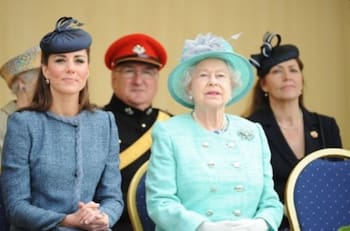 Conoce la estricta regla de vestir de la reina Isabel que Kate Middleton sigue