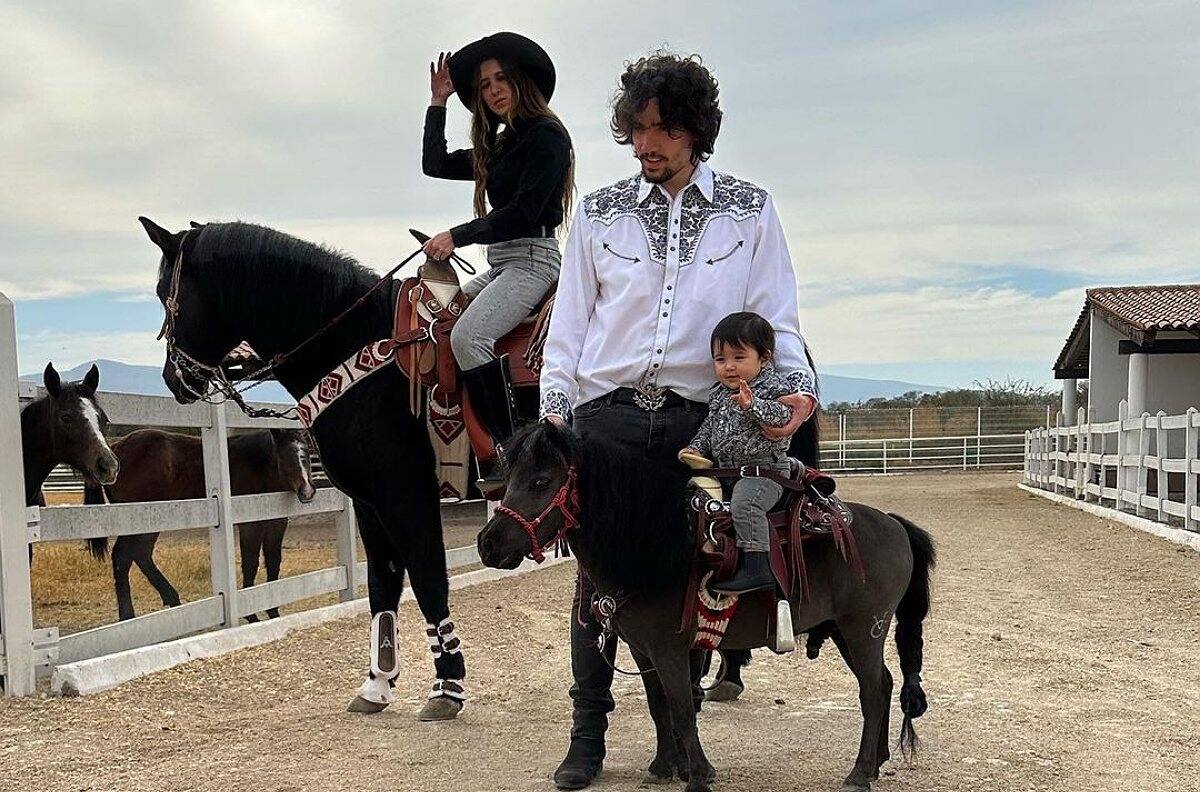 Alex Fernández celebra los 10 meses de su hija Mía con tiernas fotos