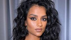 Simon Ashley, estrella de "Sex Education" y "Bridgerton": "No debería ser tabú decir que eres moreno y asombroso"