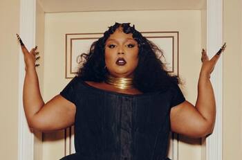 ¿Lizzo se va a casar? Foto desata rumores de anillo de compromiso