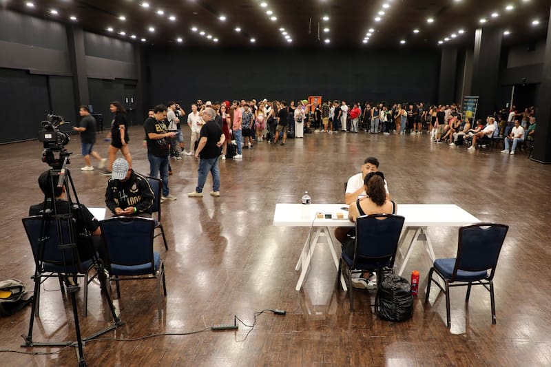 En Centro Parque para conocer a los integrantes de Vecinos al Límite. Foto: Canal 13