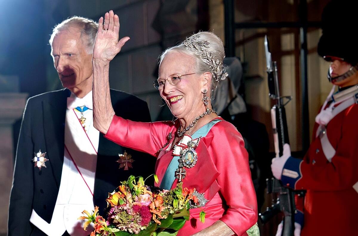 Reina Margarita de Dinamarca pide disculpas por despojar a sus nietos de sus títulos reales