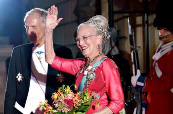 Reina Margarita de Dinamarca pide disculpas por despojar a sus nietos de sus títulos reales