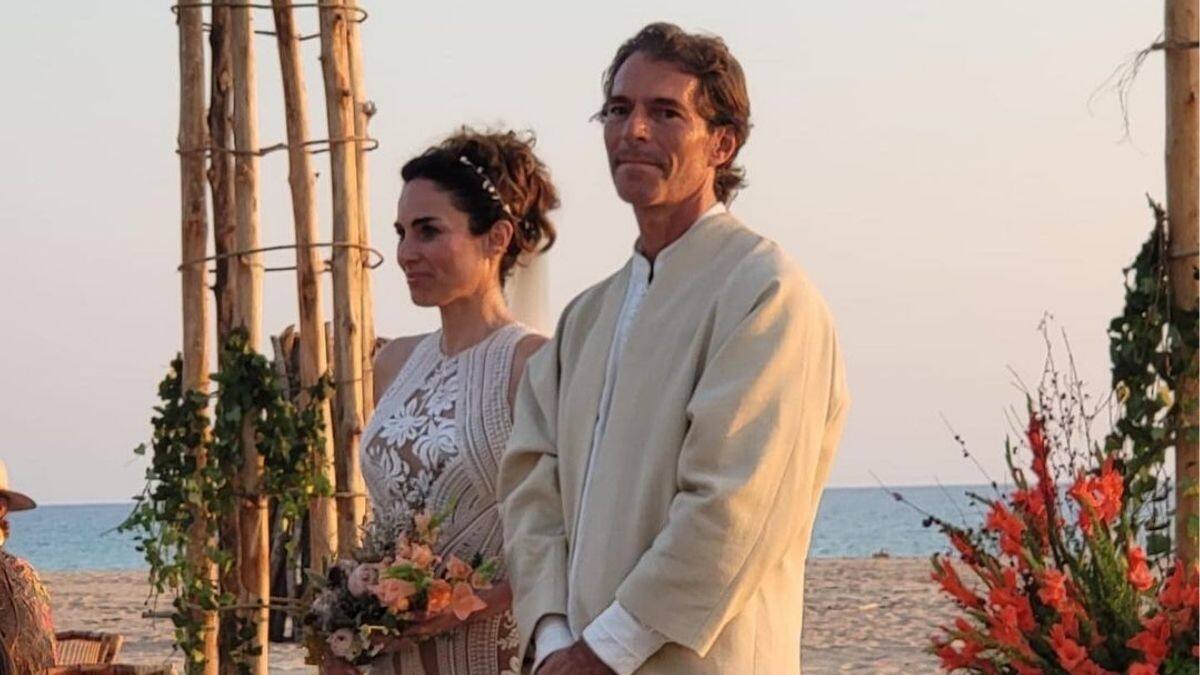 Ana Serradilla celebró su boda de una manera íntima y romántica a la orilla del mar