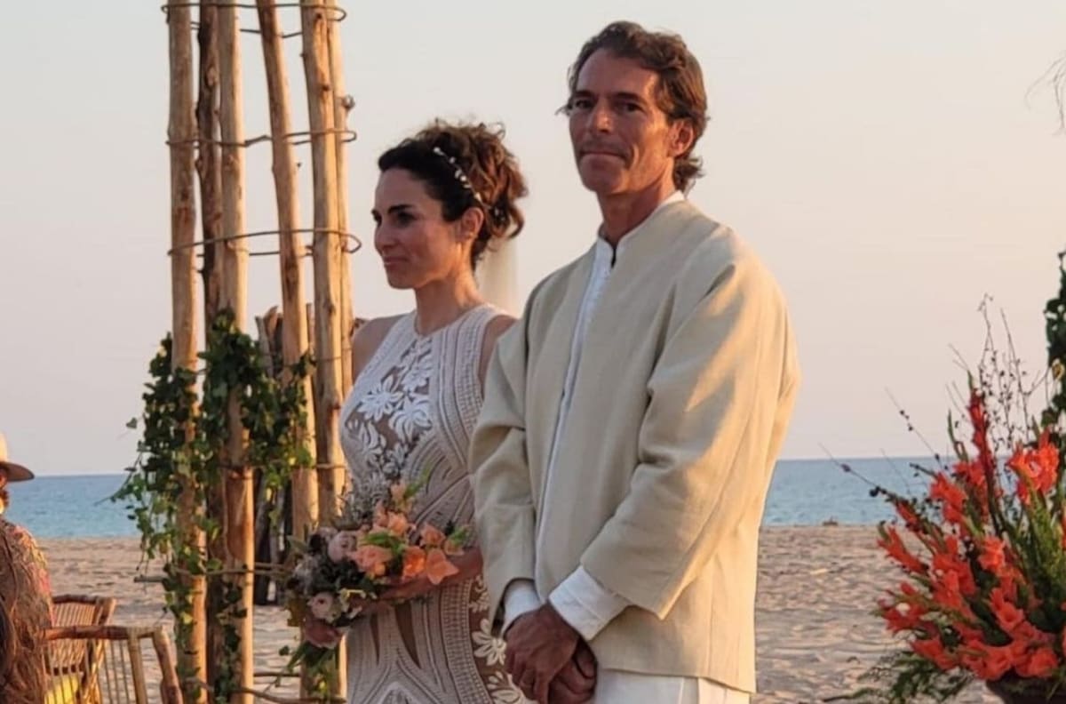 Ana Serradilla celebró su boda de una manera íntima y romántica a la orilla del mar