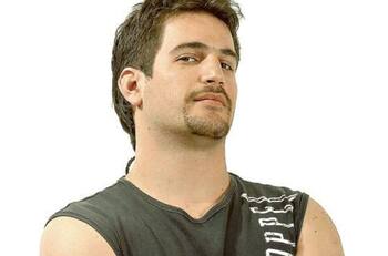 Le pegó un puñetazo a un gásfiter: Félix Soumastre es detenido por agresión