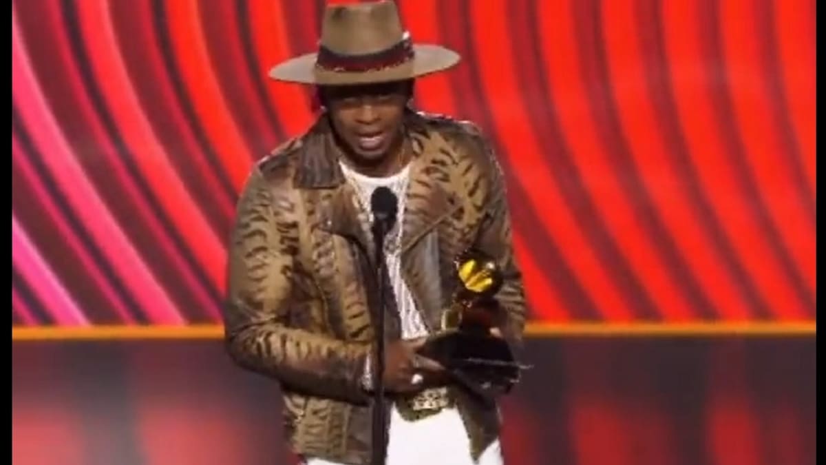 La insólita frase de cantante country al entregar Grammy a Vicente Fernández
