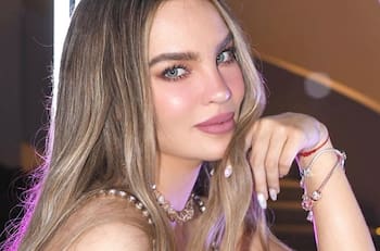 Belinda golpea a un fanático en medio de un concierto, pero no es lo que piensas