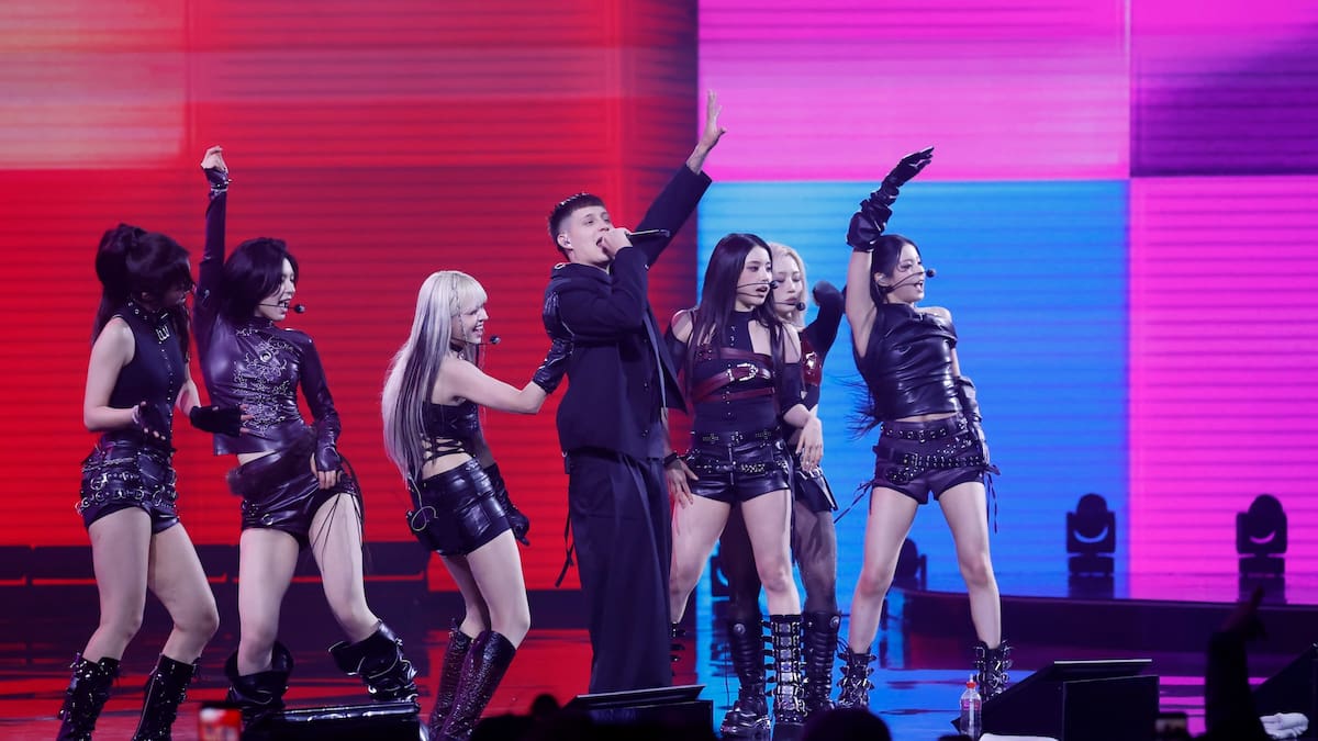 VIDEO | Este fue el sorpresivo momento en que Kidd Voodoo se subió a cantar con NMIXX