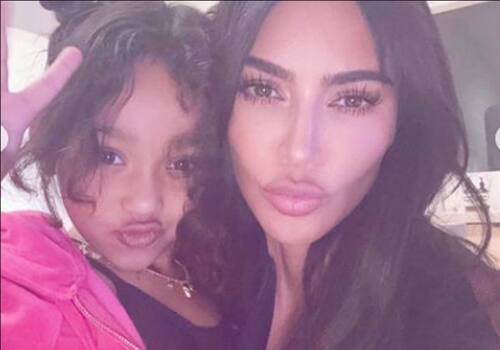 Kim Kardashian y Chicago Kim Kardashian y Chicago - Créditos: Captura de Pantalla