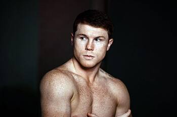 Canelo Álvarez gana hasta fuera del ring: lo premia la comunidad latina de negocios en EU