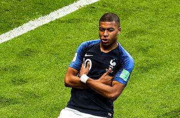 ¿Cuántos planteles de Colo Colo, la U y la UC pueden comprarse con el pase de Kylian Mbappé?