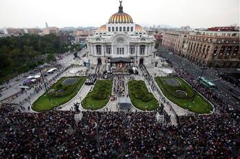 Juan Gabriel: el día de su fallecimiento y la multitud que lo despidió