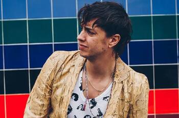 Julian Casablancas, vocalista de The Strokes, se va enfurecido de concierto en Argentina