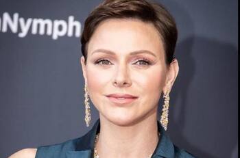 Princesa Charlene regresa a las alfombras rojas con elegante vestido y llamativas joyas