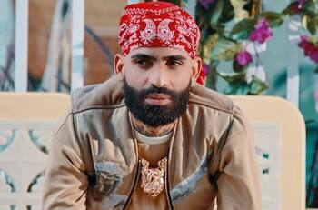 Arcángel pide conocer a la mujer que chocó a su hermano y le ofrece su ayuda: “tú y yo sufrimos la misma enfermedad”