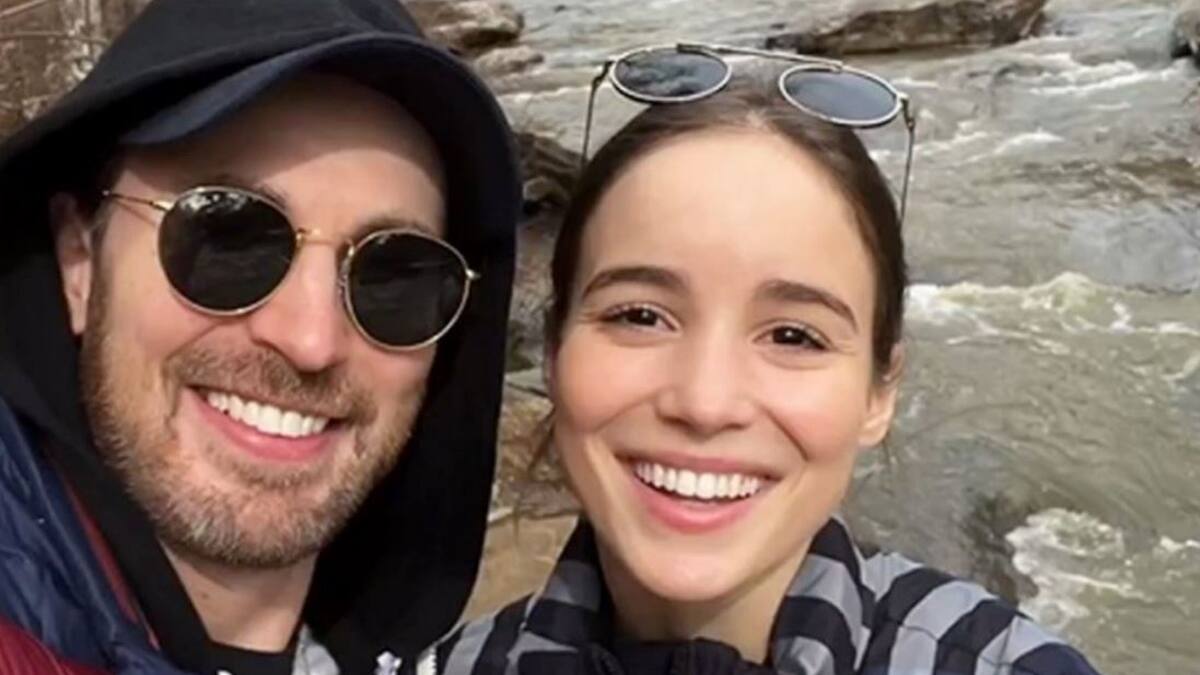 Chris Evans con tierno video presume su amor por Alba Baptista en el día de San Valentín