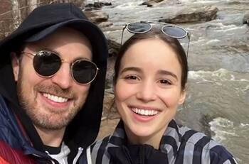 Chris Evans con tierno video presume su amor por Alba Baptista en el día de San Valentín