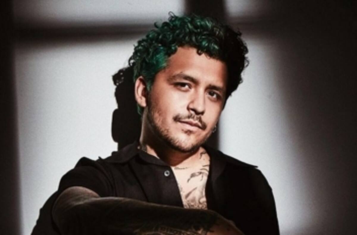 Christian Nodal con "Botella tras botella" estará en los MTV MIAW 2021