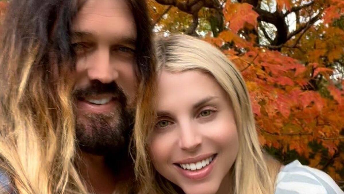 Papá de Miley Cyrus: Así le pidió matrimonio a Firerose, 27 años menor que él
