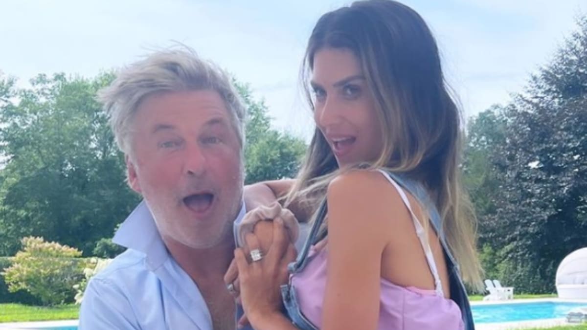 Esposa de Alec Baldwin rompe el silencio y envía triste mensaje a familia de Halyna Hutchins y a su esposo