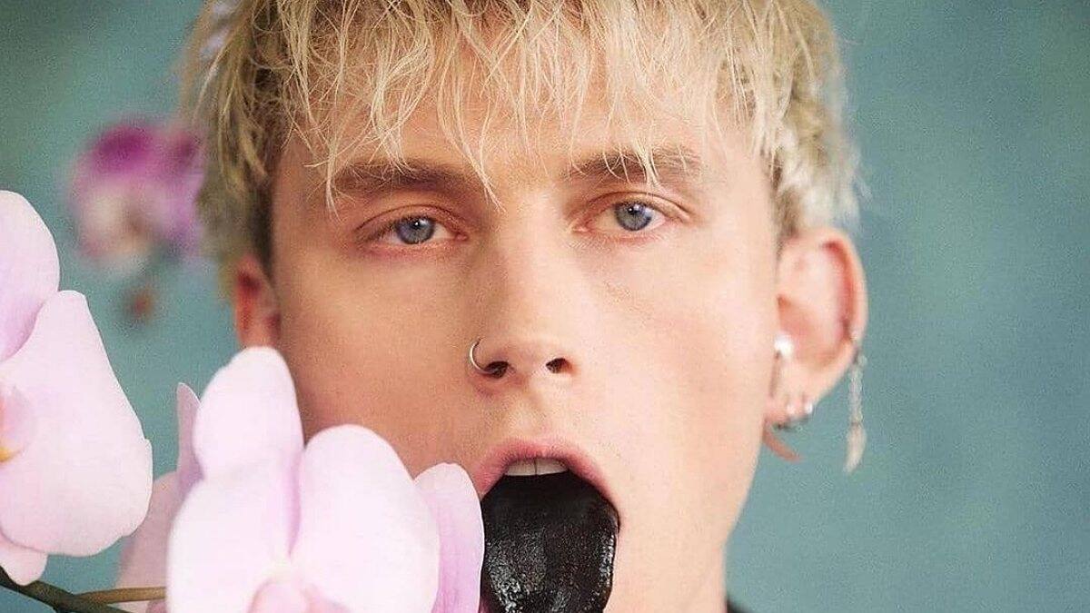 Machine Gun Kelly se reúne con su mamá que lo abandonó cuando era niño