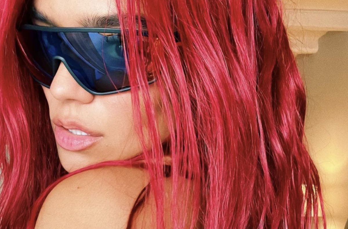¡Puro fuego! Karol G presume su nuevo color de cabello