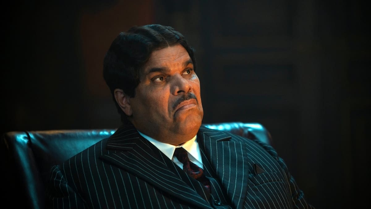 Luis Guzmán, quien hace a Homero Addams en “Wednesday”, dice que Tim Burton no es genio, sino gurú