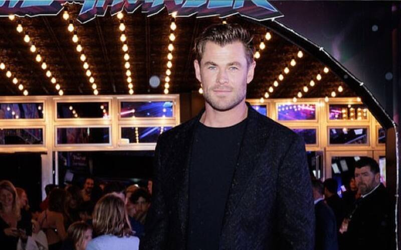 Chris Hemsworth presume una jornada de surf con Kelly Slater Chris Hemsworth y Kelly Slater - Créditos: Instagram