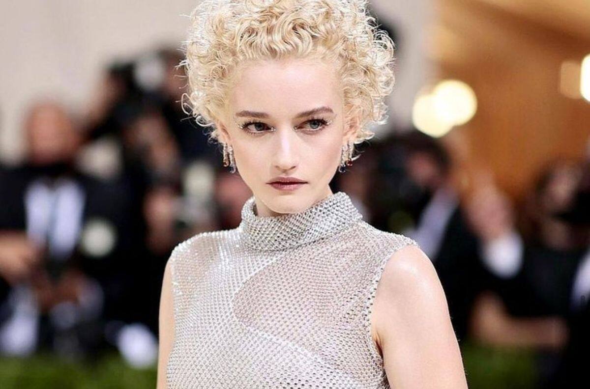 Julia Garner hizo historia al ganar tres veces el Emmy: ¿Qué dice su Carta Astral sobre ella?