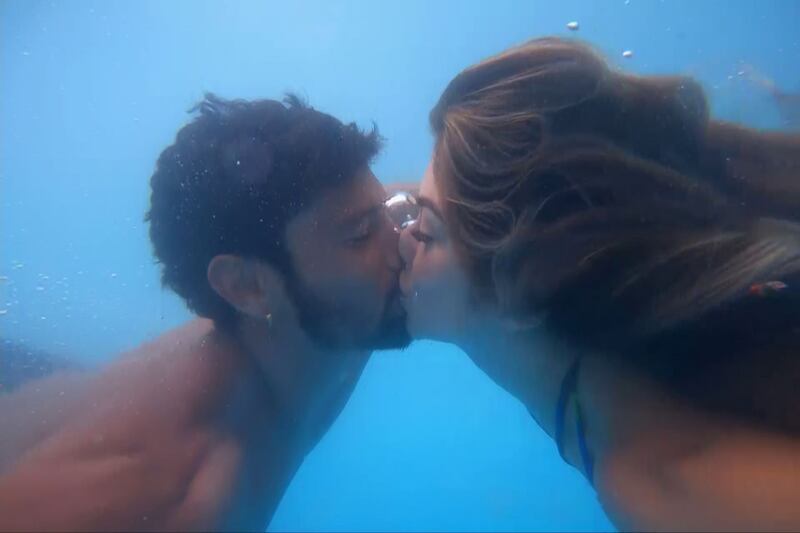 Jonathan y Gabrieli a los besos en el reality “Tierra Brava”
