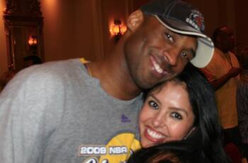 Viuda de Kobe Bryant le dedica mensaje en el que hubiera sido su cumpleaños