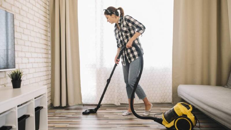 Es común olvidar limpiar estos aparatos electrónicos (Foto: Freepik).