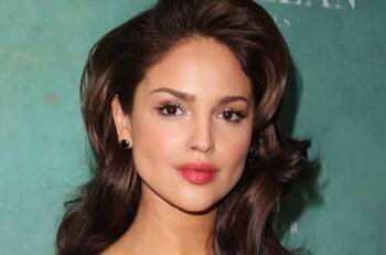 Eiza González reacciona molesta a quienes insisten en inventarle relaciones amorosas