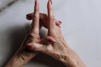Video: La abuela del supermercado que le da la vuelta al mundo