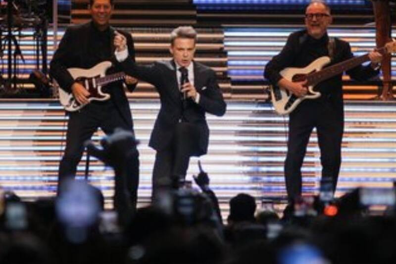 Luis Miguel dedica canción a Paloma Cuevas