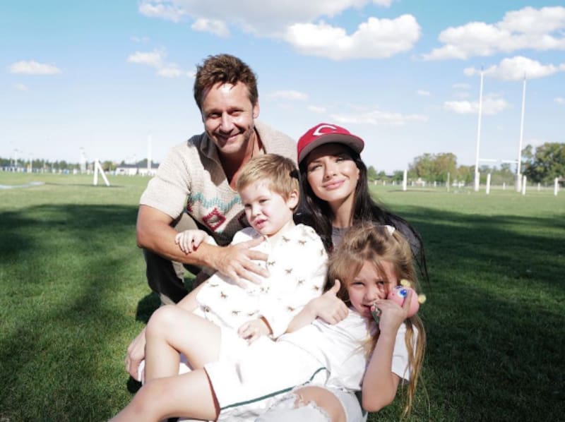 China Suárez y Benjamín Vicuña junto a sus hijos. Foto: Instagram.