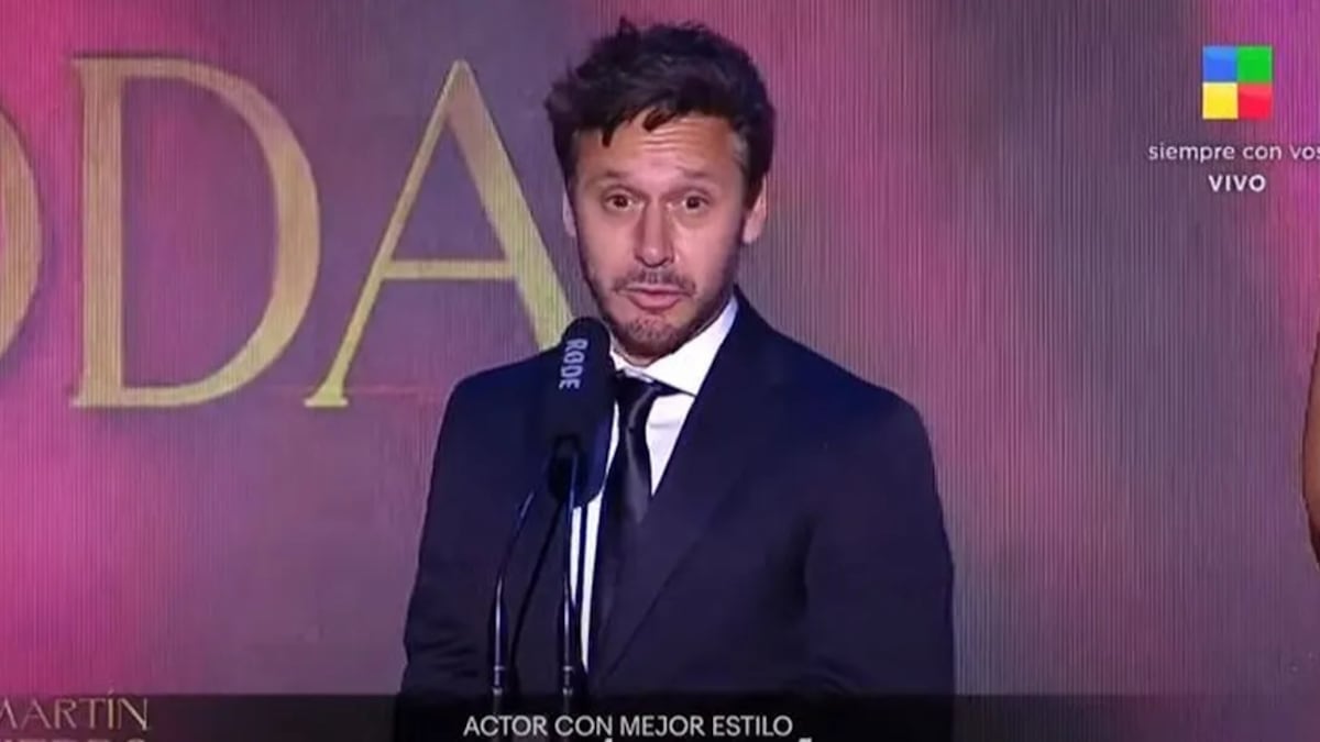 Benjamín Vicuña bromea en su discurso en los Premios Martín Fierro de la Moda