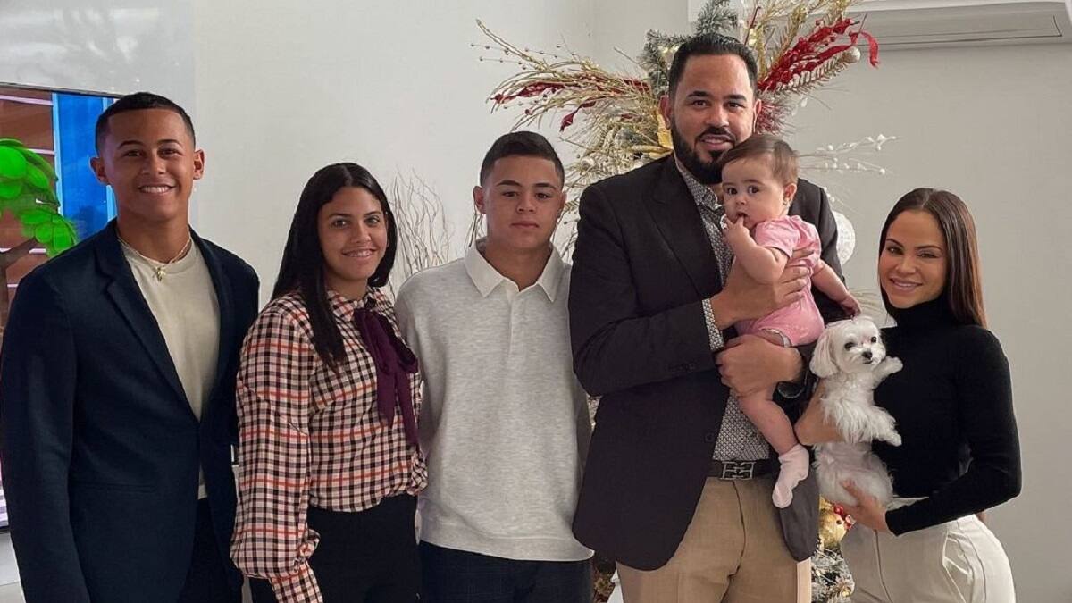 Tras preocupante live, Raphy Pina confirma que toda su familia está contagiada de Covid-19