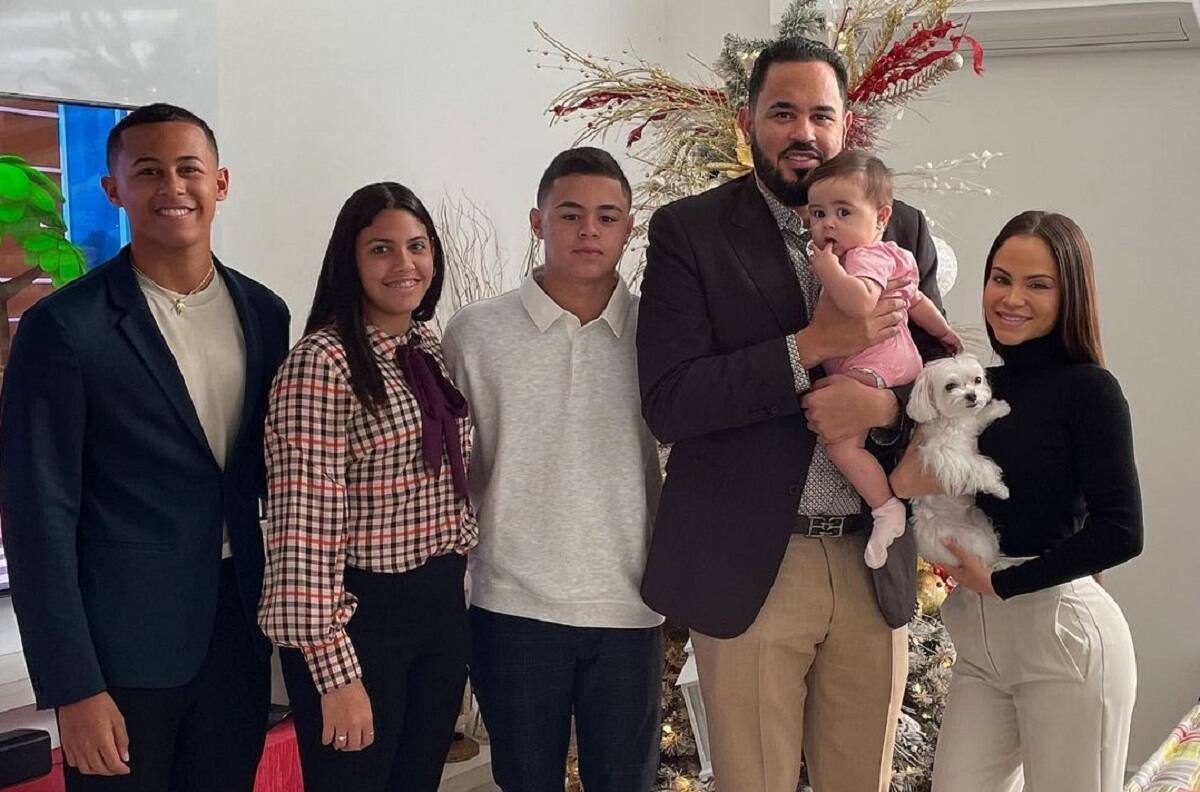 Tras preocupante live, Raphy Pina confirma que toda su familia está contagiada de Covid-19