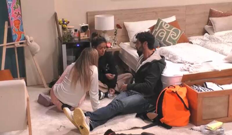 Shriley Arica conversa con Angélica Sepúlveda y Jhonatan Mujica. Créditos: Pantallazo Canal 13