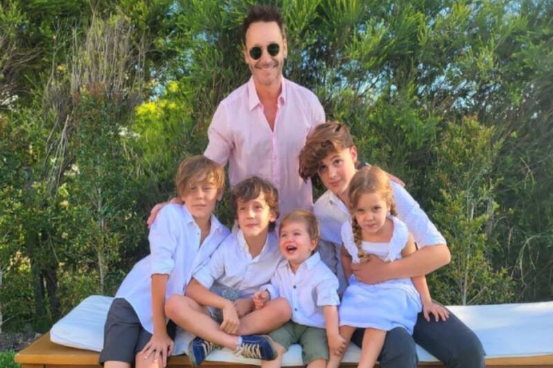 disfrutan de unas agradables vacaciones en la naturaleza