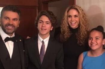 José Manuel y Lucerito Mijares festejaron a su papá, Manuel Mijares en Japón