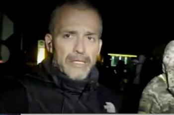 Militares ucranianos detienen transmisión en vivo de periodista chileno