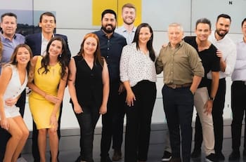 ¡Terremoto en Mega! Ola de despidos afectó a destacado rostro de prensa: compartió emotivo mensaje tras su salida