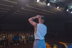 “Hace lo que quiere con las mamitas solteras”: Lanzan feroz acusación contra humorista de Viña 2026