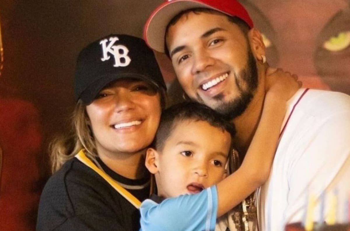Madre del hijo de Anuel AA acusa al cantante de haberlos dejado sin hogar