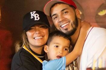 Madre del hijo de Anuel AA acusa al cantante de haberlos dejado sin hogar