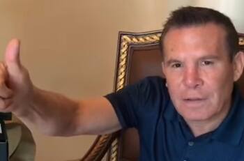 Mark Wahlberg dice "Sí" a la inesperada propuesta de Julio César Chávez