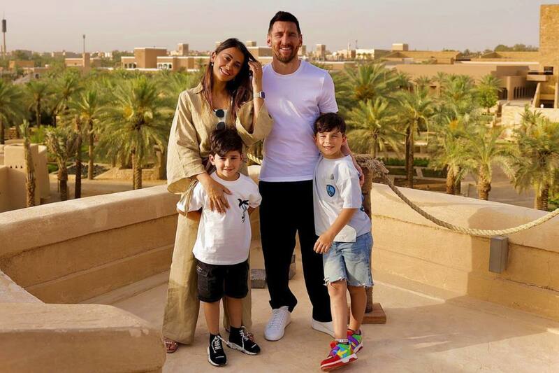 Messi, Antonela, Thiago y Mateo fueron por el día a Arabia Saudita durante abril
